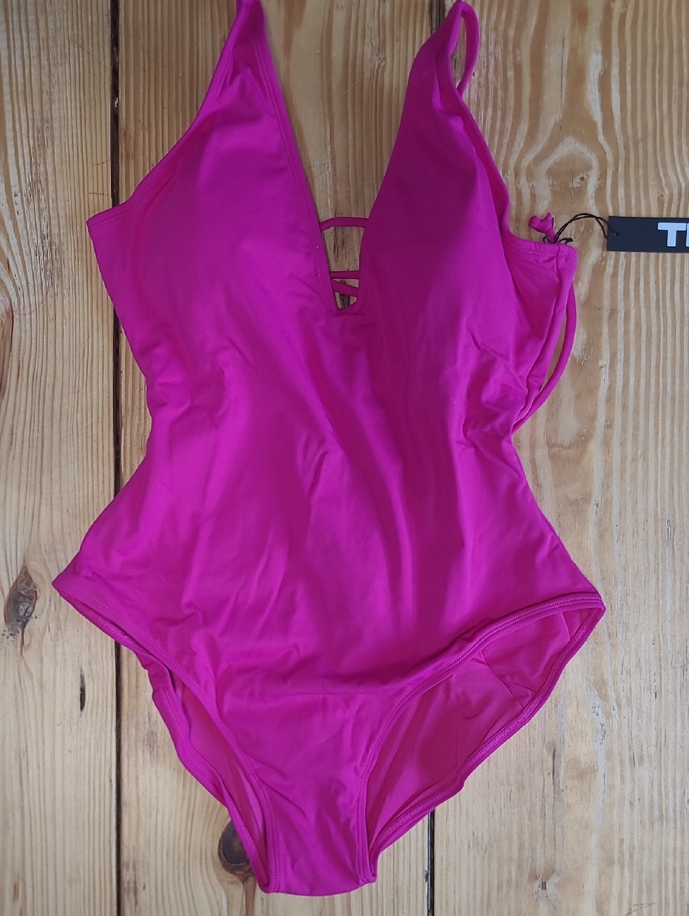 116. NWT  $175 STYLE PLUNGEY  L SHORT